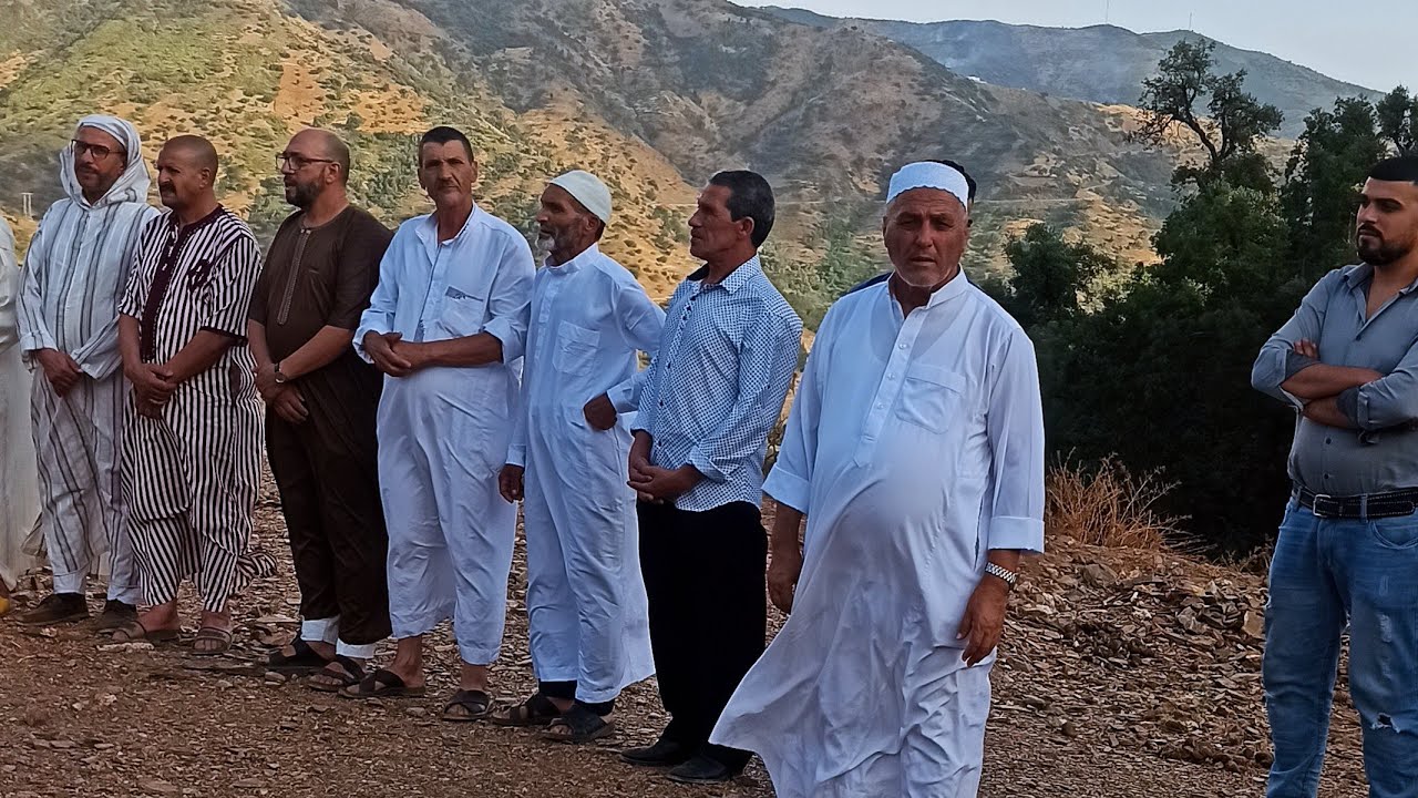 افتتاح مسجد اولاد ابكار تاغزوت إقليم الحسيمة. في الطريق من المصلى الى المسجد