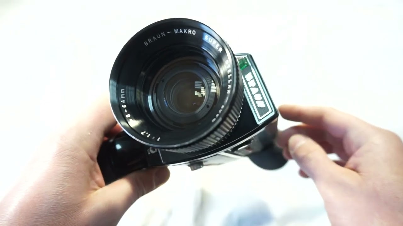 「カメラすき♥️マロン」 Braun MZ 864 loading Super 8 film and batteries on Super 8 camera