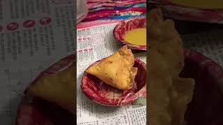 Samosa😋#subscribe #ytshorts #youtubeshorts #foodlovers #samosa #foodblogger
