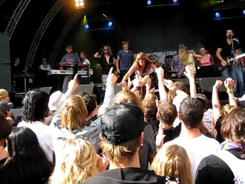 Watch Bazzookas - Laat me los bemoei je niet met mij (Van Katoen - Vette Ska) on YouTube Watch Bazzookas - Laat me los bemoei je niet met mij (Van Katoen - Vette Ska) on YouTube