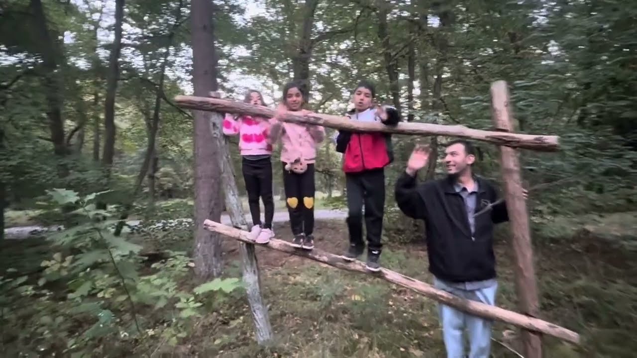 ‏فيلم قصير في الغابة ￼