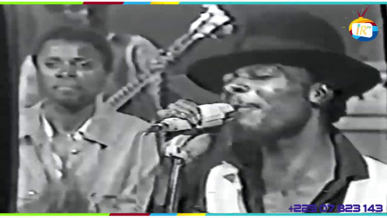 Djuna DJANANA feat King Kester EMENEYA - ''Bouquet de fleurs'' - 1984