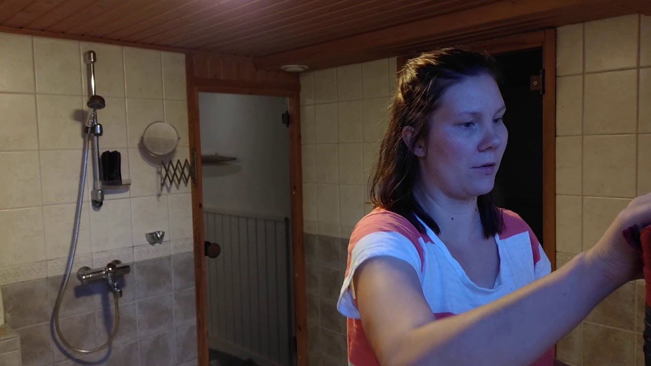 Keskustelua grilli luukulla