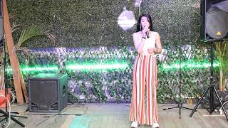 NO NOS SOBRAN LOS DOMINGOS - DEBI NOVA - COVER