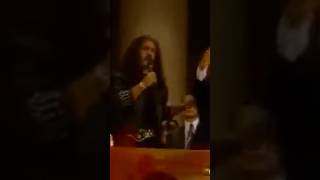 Barış Manço 1991 Japonya Konserinde Daisaku Ikeda Ile Kucaklaşıyor