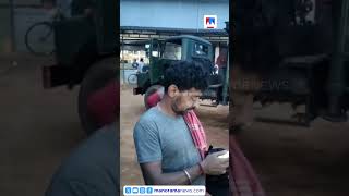ബവ്റിജസ് ഷോപ്പിലേക്ക് മദ്യക്കുപ്പികളുമായി വന്ന ലോറി അപകടത്തിൽ പെട്ടു #kottayam #accident
