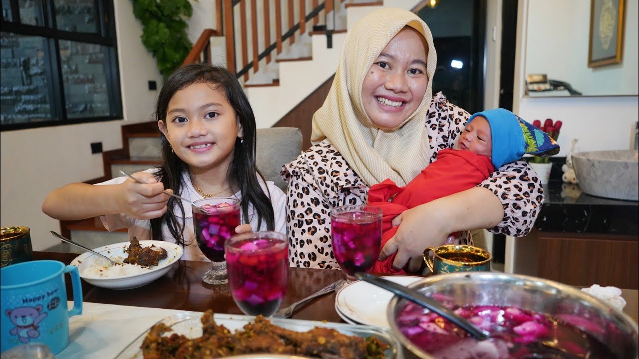 PUASA PERTAMA BARENG BAYI AZAM 👶 Mamah Bikin Es buah | Salsa and family