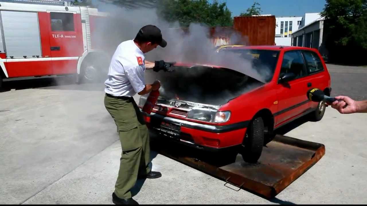 Feuerlöscher im Auto 