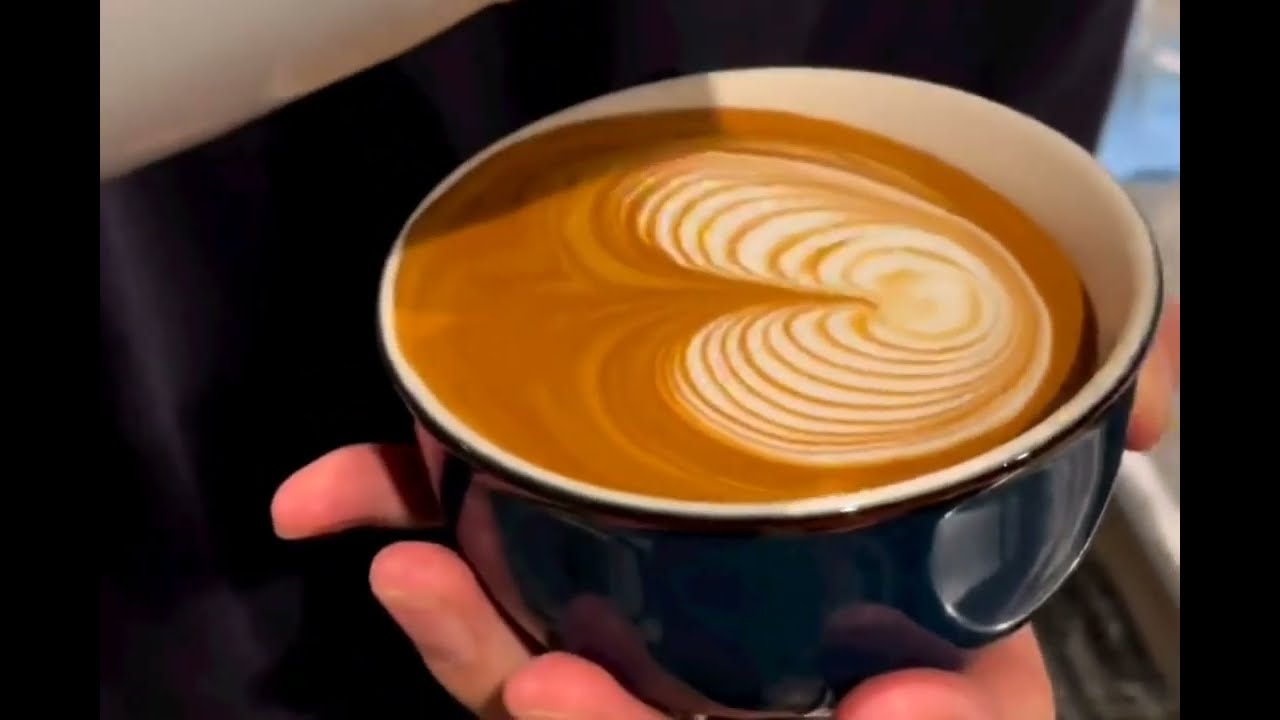 Slow-motion Latte Art Video | Wing Heart ❤️ Latte Art [Barista:- @yope_latteart]