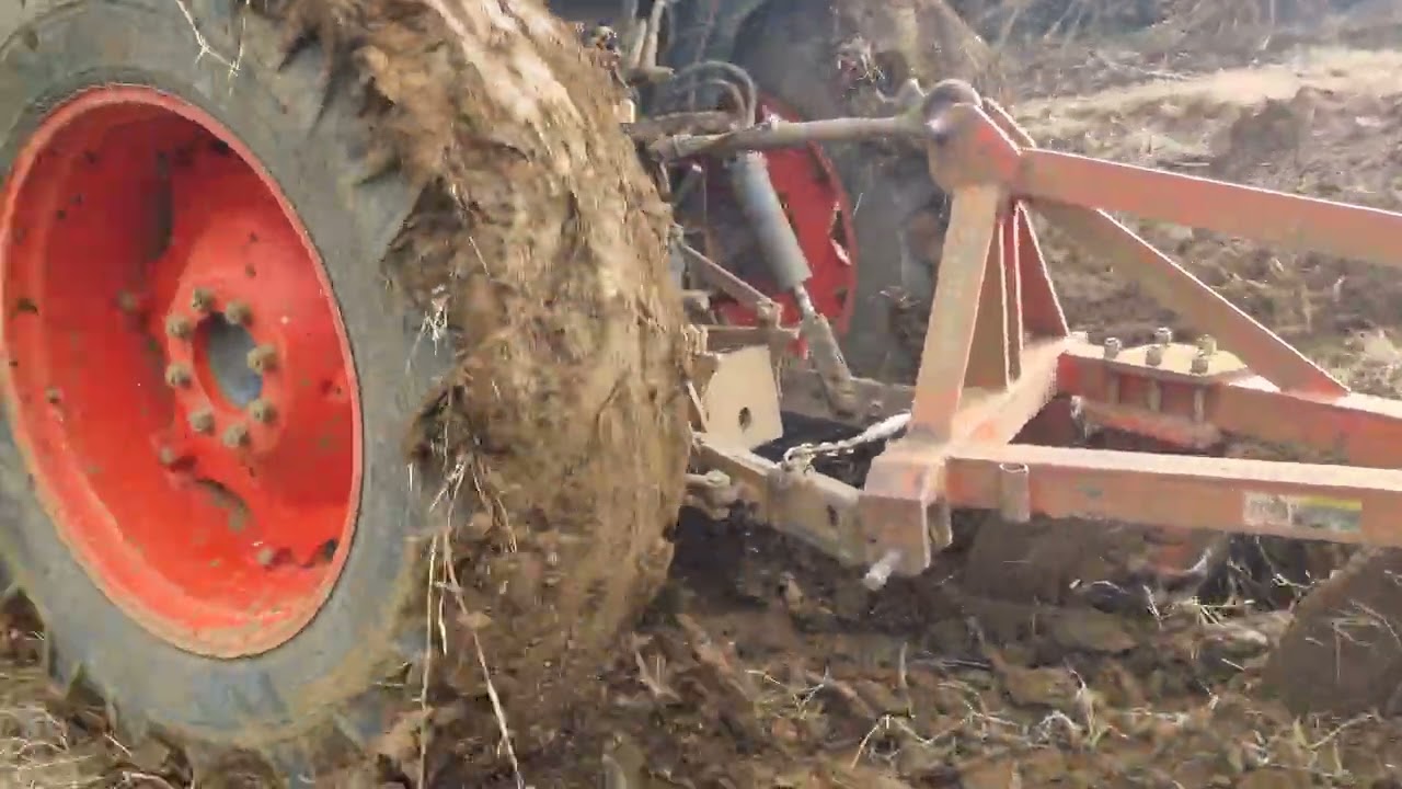 Xe máy cày cày đất rất hay!