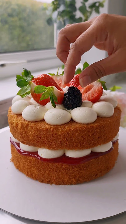 Classic Victoria Sponge Cake #shorts #vanillacake #simplecake