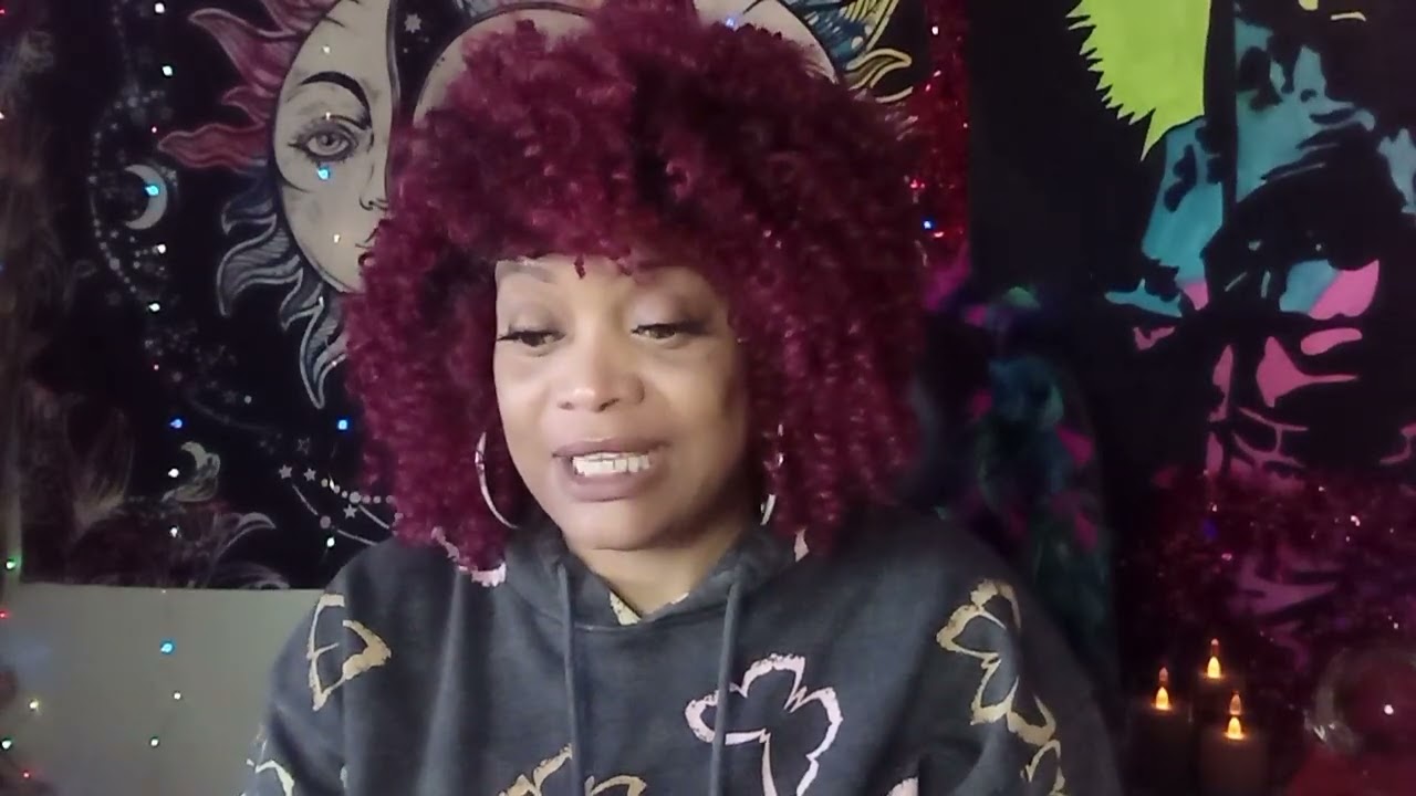 Лев ♌. Они влюблены в тебя, но вынуждены быть с другим человеком.