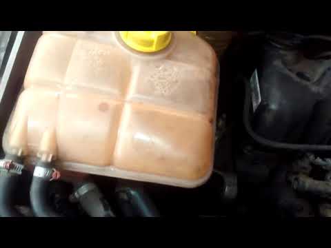 Vídeo: Como sangrar um sistema de refrigeração Ford Bantam?