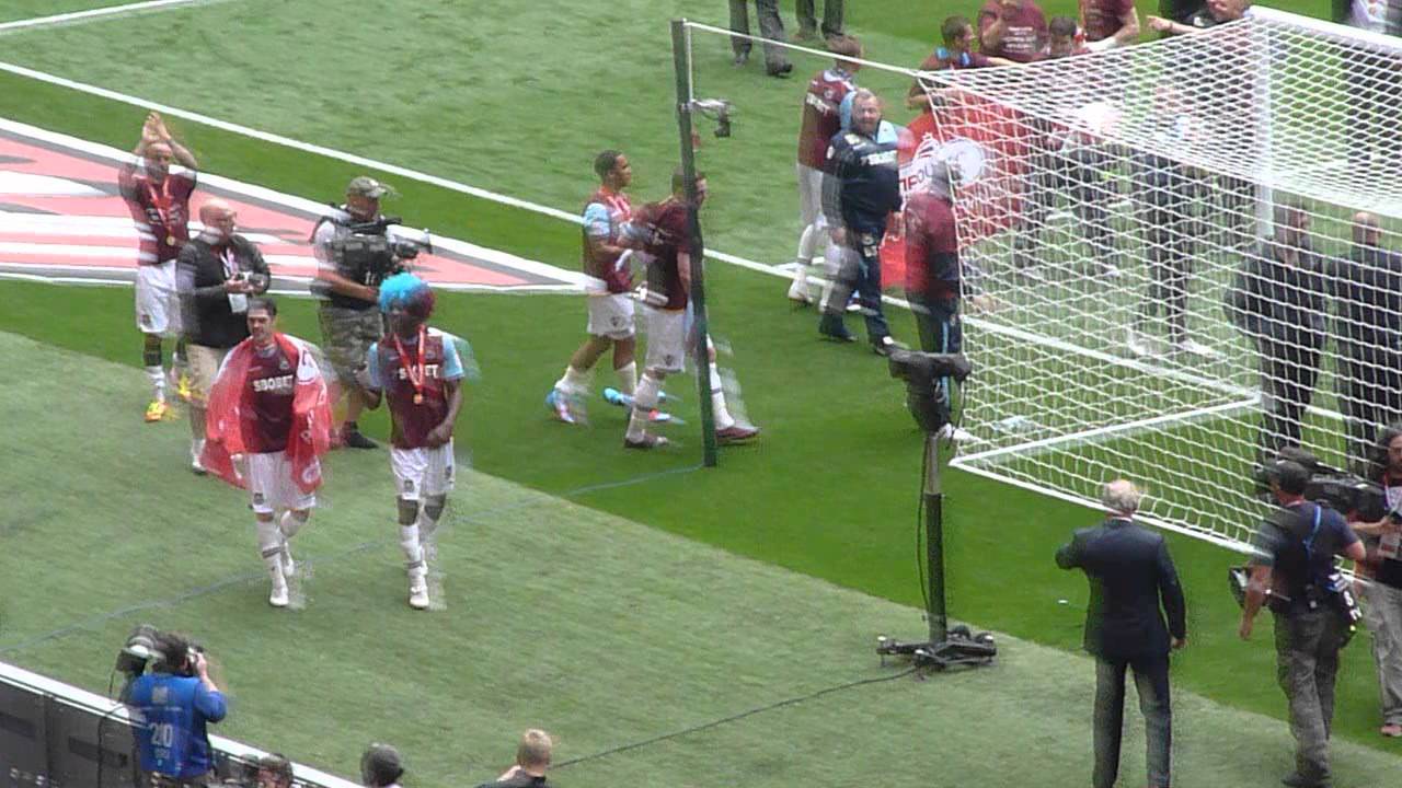 west ham players and fans celebrateing winning playoffs - YouTube