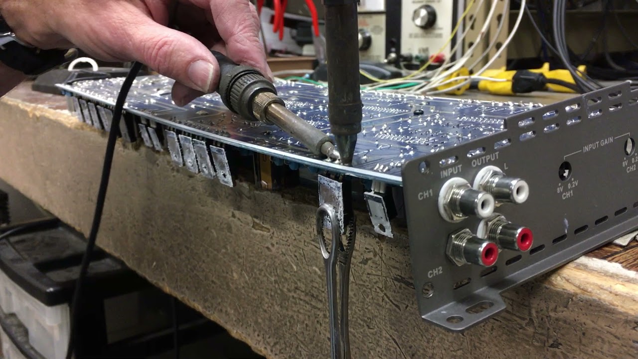 De soldering Outputs transistor in a car amplifier - YouTube