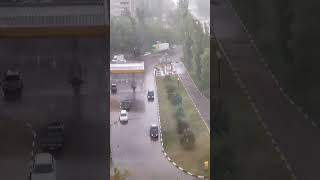 Воронеж накрыло опасное метеорологическое явление – дождь с серьезными порывами ветра. 😱