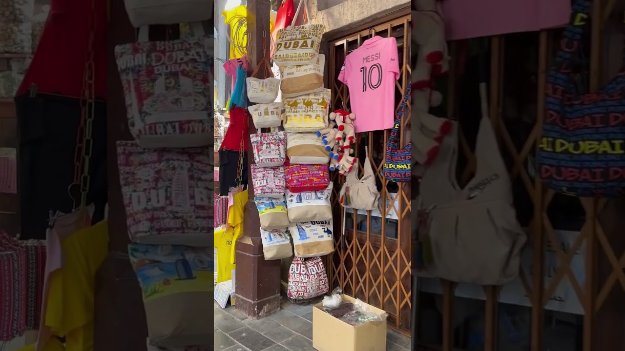 Gold and spice souks of Old Dubai. Восточный базар в Старом городе. Дубай. 