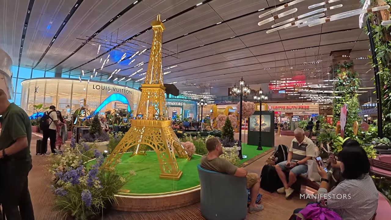 4K Walking Tour: Singapore Changi Airport Terminal 1 - (World’s Best Airport?)