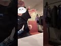 え？ドアの後ろに人の顔写ってない？？
