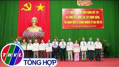 Hướng dẫn tổ chức lễ trao tặng huy hiệu đảng năm 2024