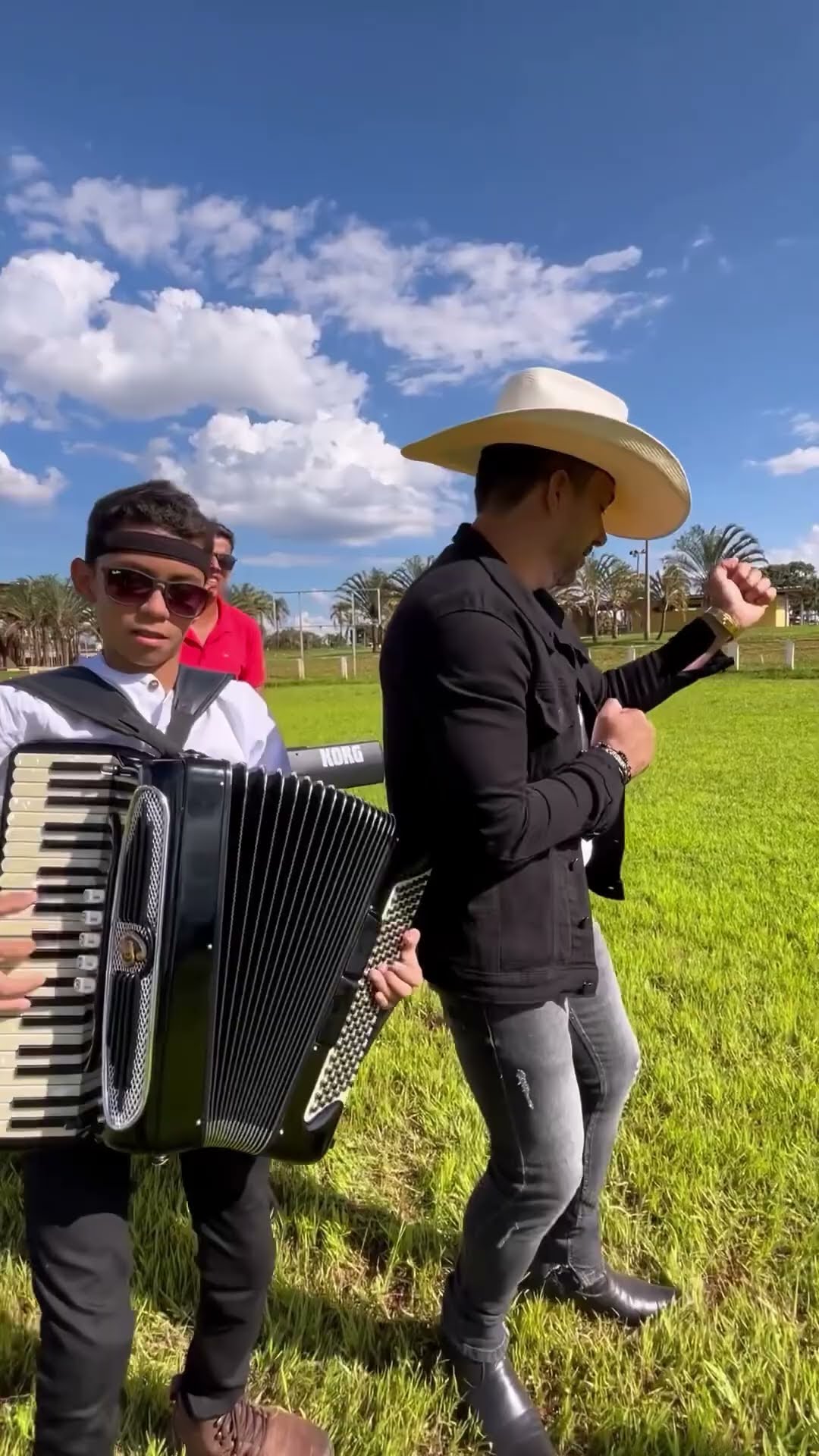 Mais um sucesso do leãozinho do forró com a música forró do meu Goiás quem gostar com #boanoiteee
