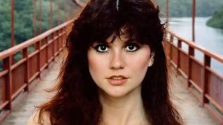 She Chose The Wrong Outfit For The Beach… It’s A Feast For Your Eyeballs | Linda Ronstadt