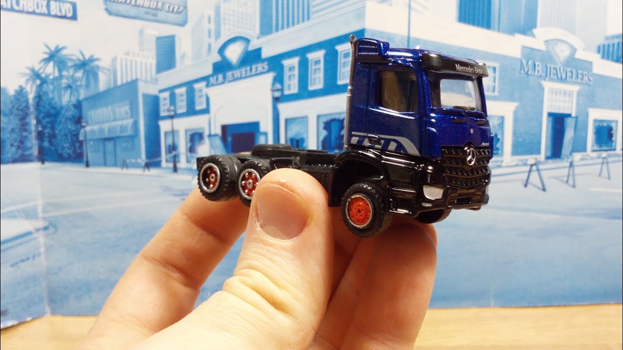 Custom Majorette Mercedes Cabover truck