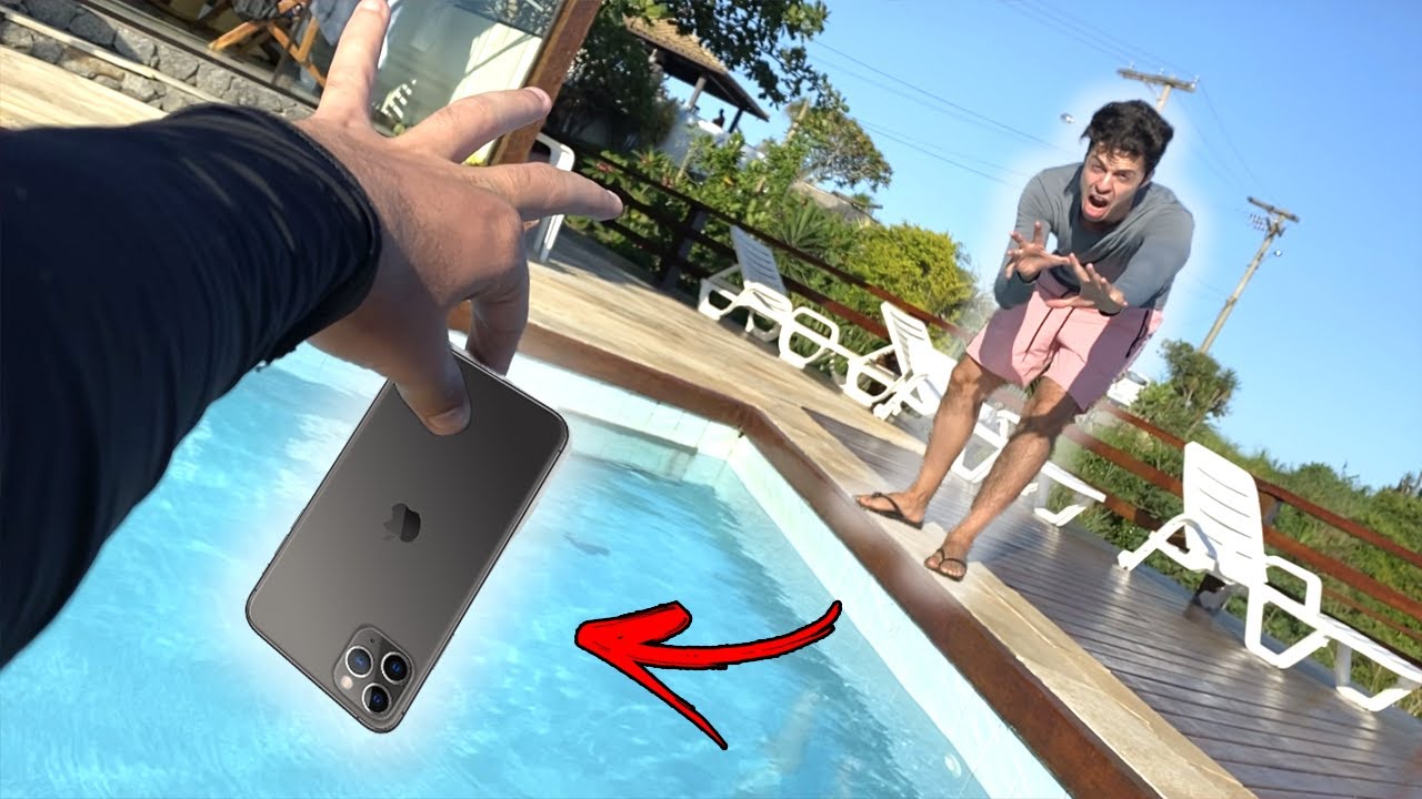 JOGARAM MEU IPHONE 11 NA PISCINA! - Enaldinho