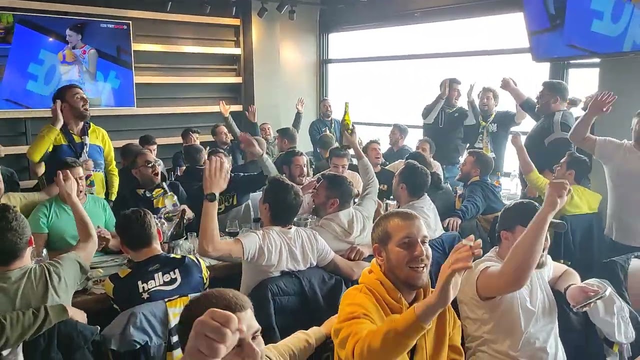 Sen Damarımda Kanımsın, Sen Fenerbahçe Canımsın, Sen Bütün Dünyaya İnat, Şampiyon Olacaksın...