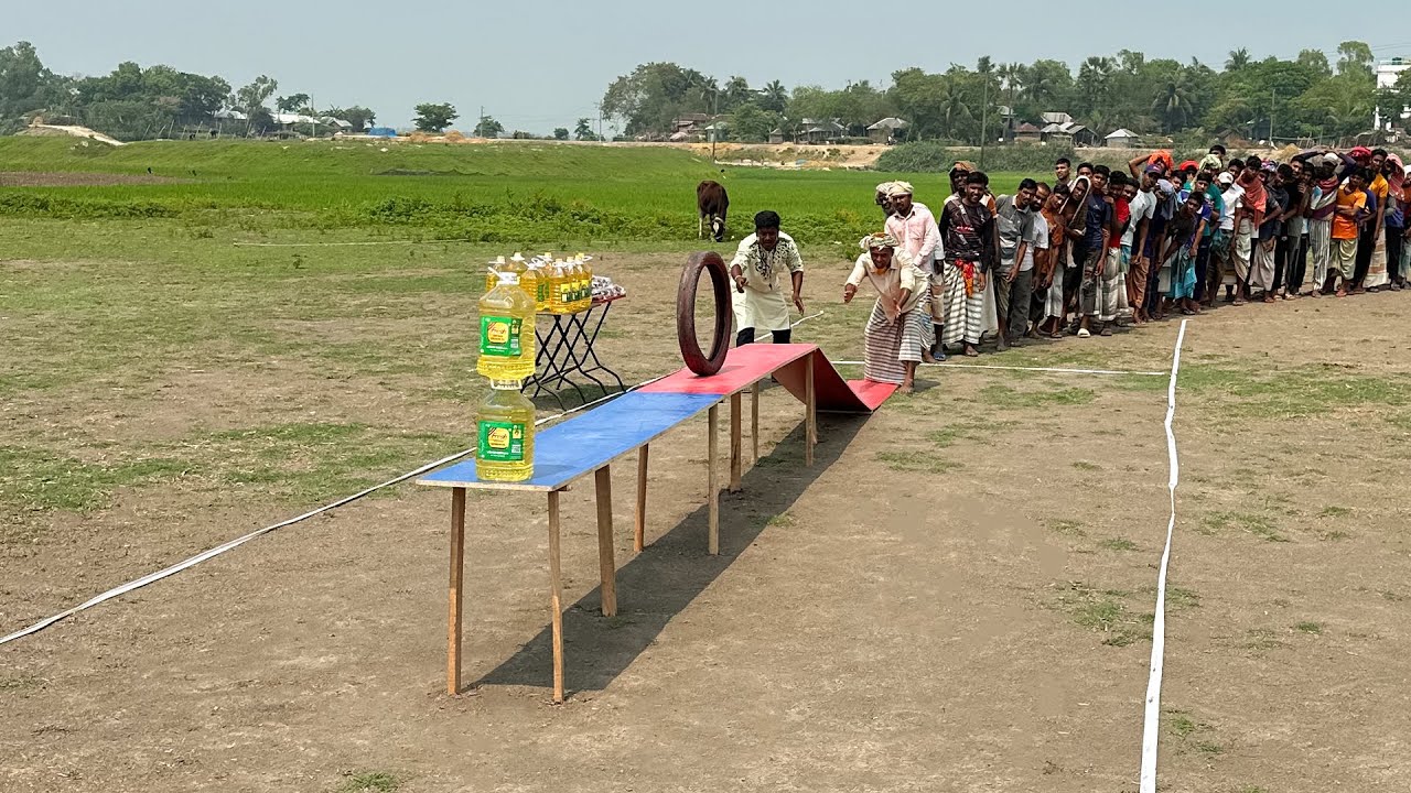 কাঠের ব্রিজে টায়ার গড়িয়ে তেলের টাওয়ার ভাঙ্গার চ্যালেঞ্জ। বিজয়ীদের পুরস্কার জয়ের আনন্দে সবাই মেতে উঠল