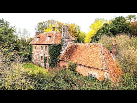 ABANDONED MANSION FROZEN IN TIME