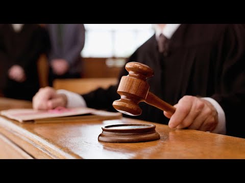 أخبار اليوم متى يستخدم القاضي المطرقة وما معنى طرقها