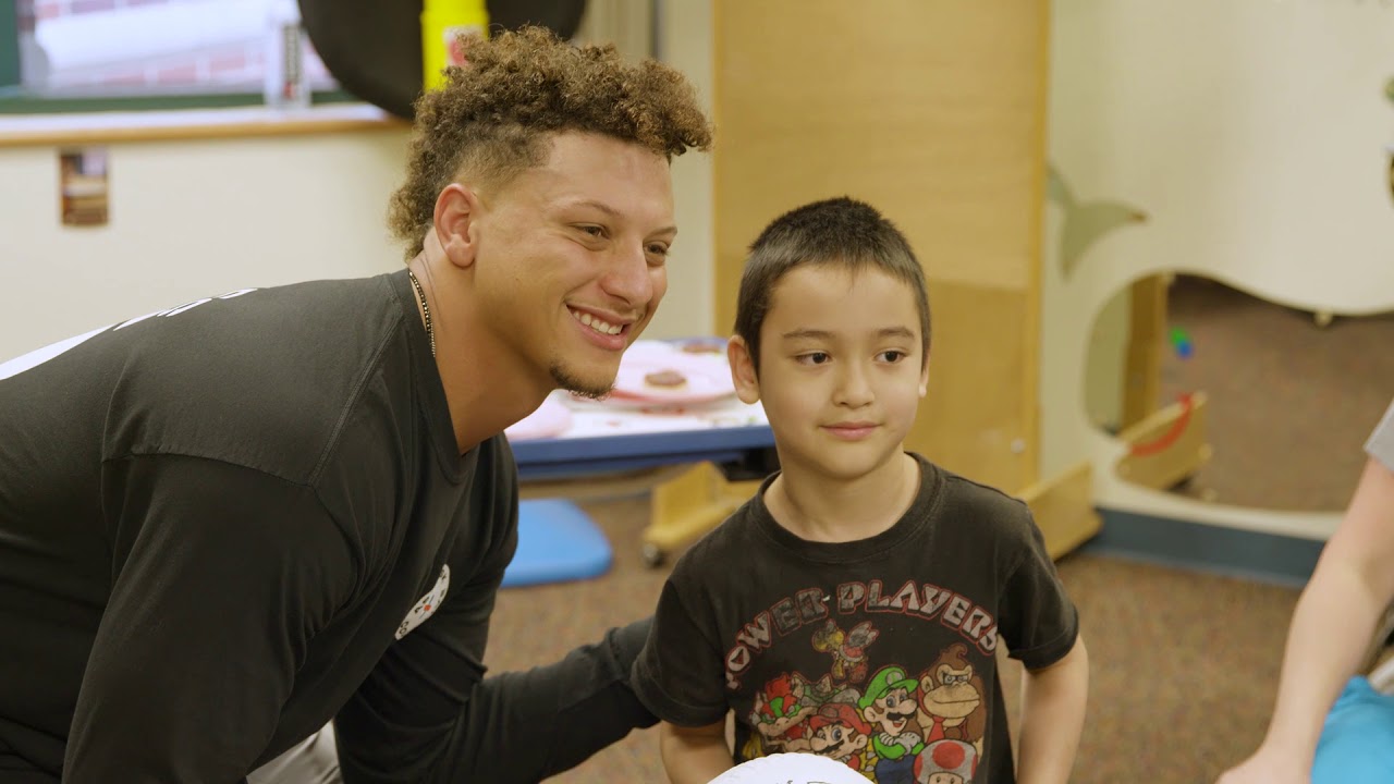 Patrick Mahomes Visits Children's Mercy 