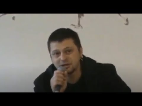 Презентация книги "Слипер и Дример" в Эрарте - Илья "Чёрт" Кнабенгоф (группа Пилот) 2011 год Презентация книги "Слипер и Дример" в Эрарте - Илья "Чёрт" Кнабенгоф (группа Пилот) 2011 год