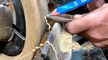 Richard Raffan on ½" spindle and bowl gouges and why they catch.