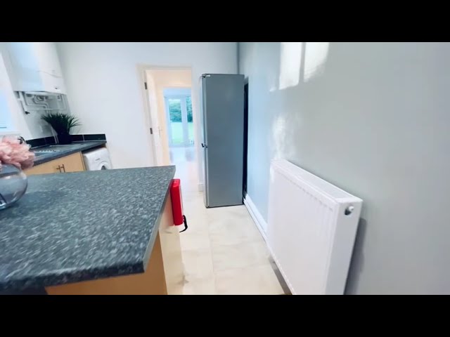 Video 1: Fully Fitted Kitchen