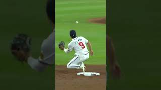 Nasim Nuñez evades the tag with a BRILLIANT swim move! 🏊