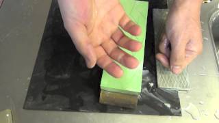 Never hold and move a diamond plate!
