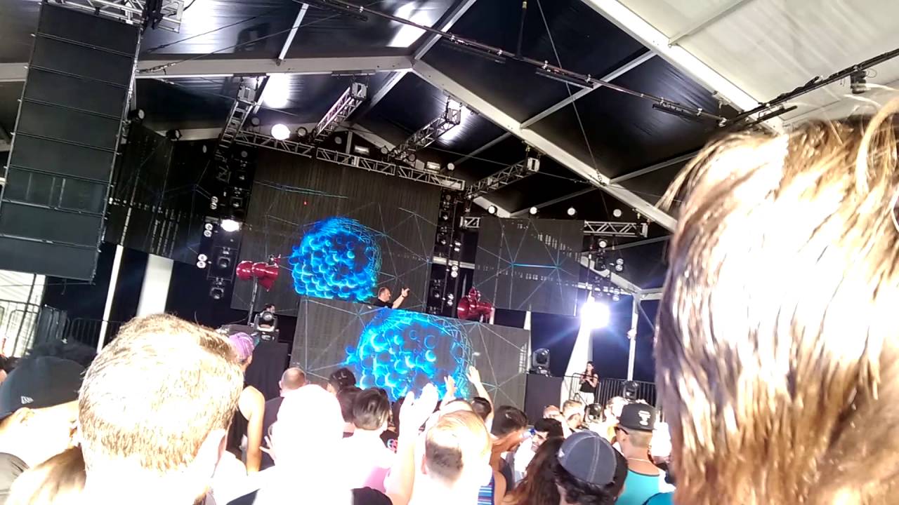 M.I.K.E. Push @ FSOE Island - Darude - Sandstorm