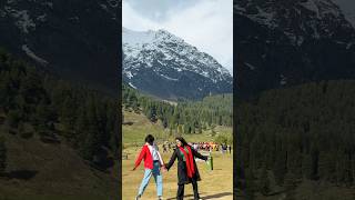 Chaiyya chaiyya🏔️🍂 #2026 #dance #happiness #kashmiri #snow #song #hindisong #srk