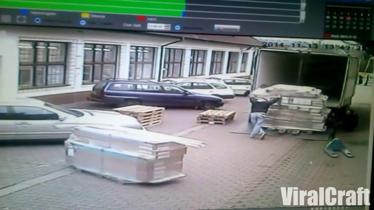 Unloading truck goes wrong | ViralCraft 