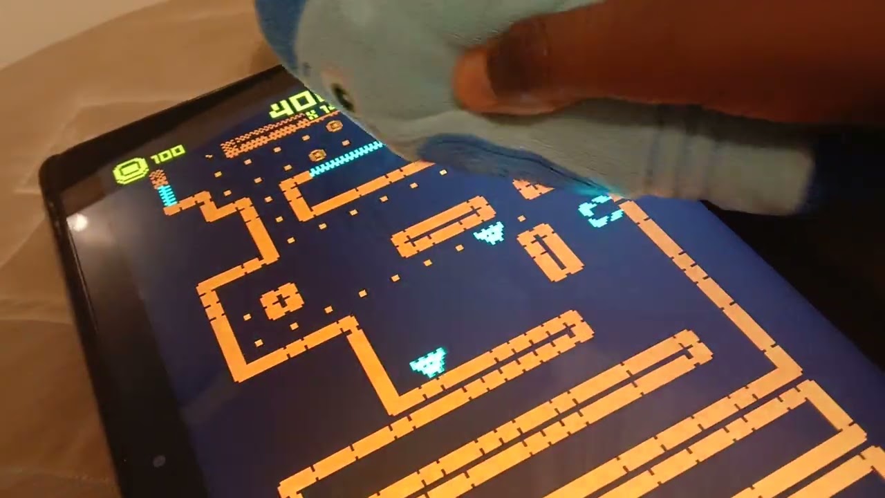 (Короткий эпизод) Красная, белая, синяя и зелёная музыка играет в "Гробницу маски"