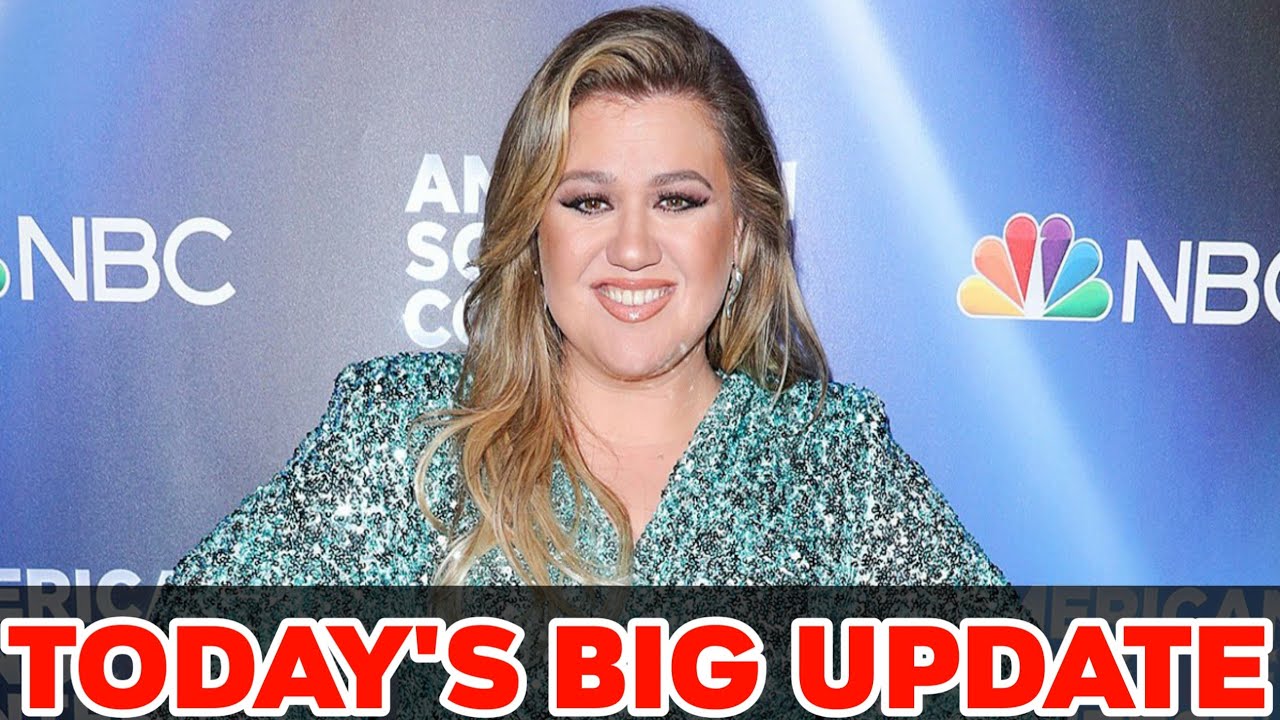 Today's Big Update !! Kelly Clarkson Drops Mic with Song Lyrics