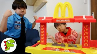 レオくんがマクドナルドのハンバーガーを作って食べてみた！Part32 トイキッズ by Toy Kids★トイキッズ 24,632 views 2 weeks ago 11 minutes, 3 seconds