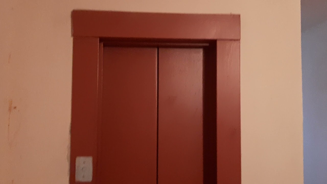 Электрический,пассажирский лифт МЛМ 1993 г.в.(с шумными дверьми)