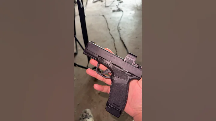 Why does everyone hate the Hellcat Pro🤔⁉️ #edc #airsoft #fyp #springfield