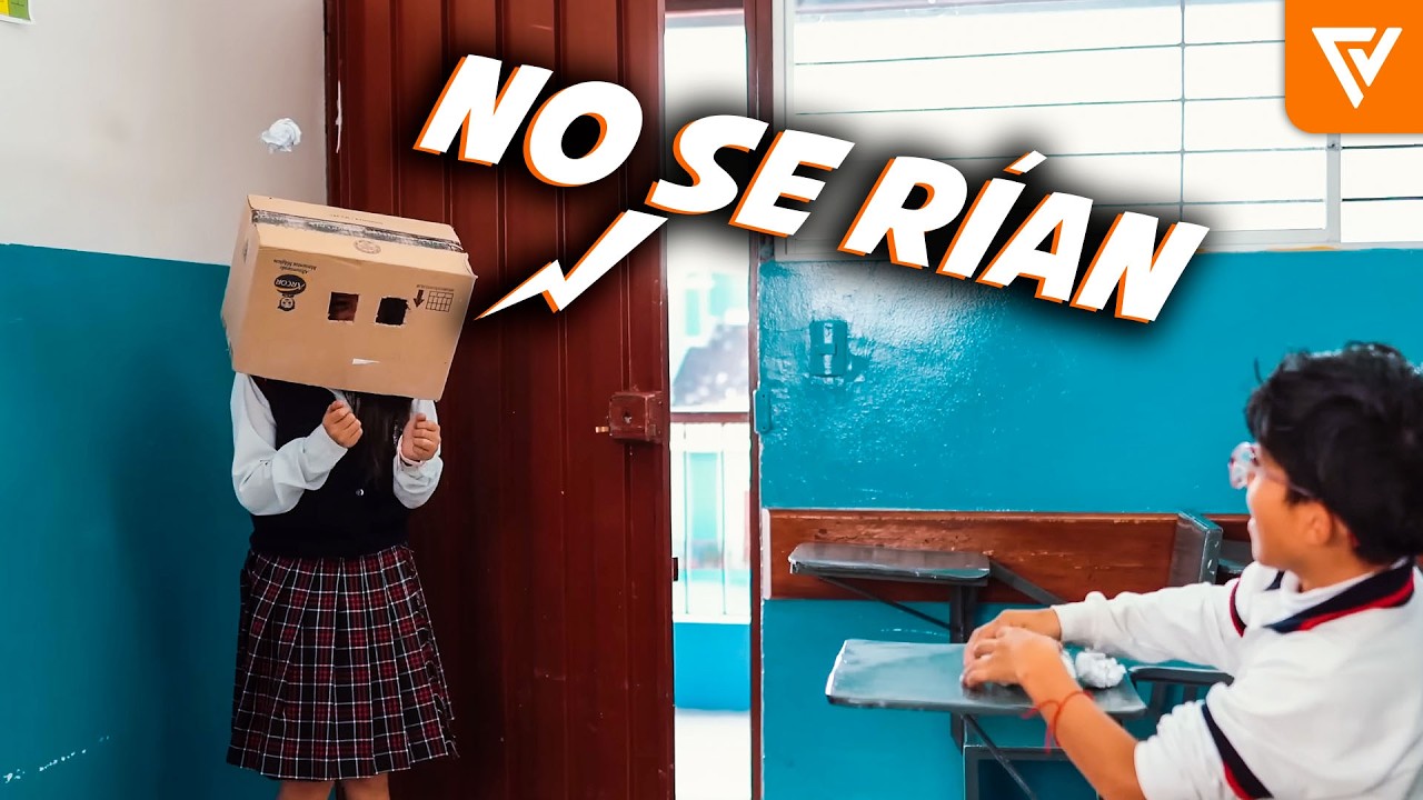 Niña se tapaba la cara con una caja por culpa de su papá