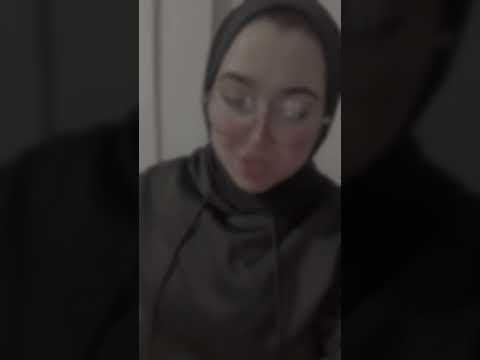 ورجوت عيني ان تكف دموعها يوم الوداع ناشدتها لا تدمعي