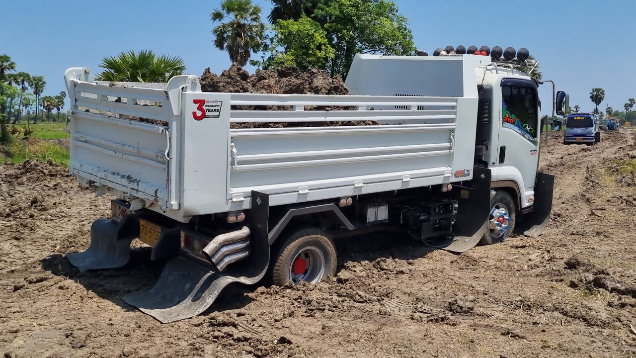 หกล้อดั๊มพ์ลุยงานดินนา ดินแฉะน้ำเปียกๆติดเป็นว่าเล่น โหดได้ใจ