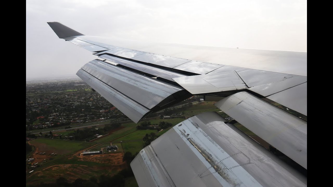 FINAL VH-OEF Qantas 747-400/ER Landing In Melbourne Airport